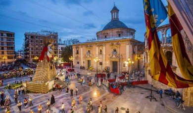 Discovering Spain: A Guide to Laws, Customs, and Etiquette